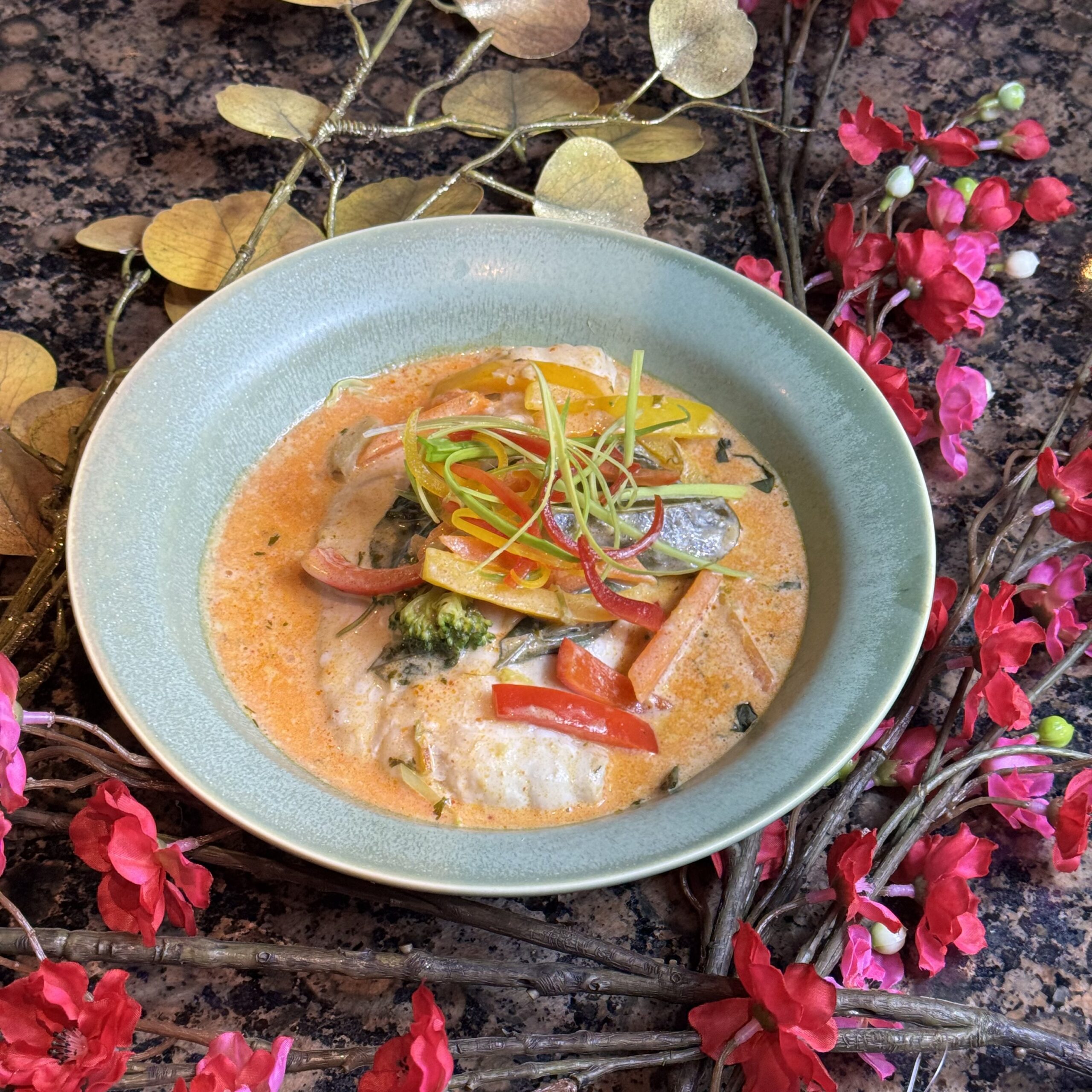 Filet de loup au basilic et curry rouge